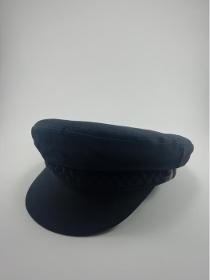 siyah kaptan şapkası
