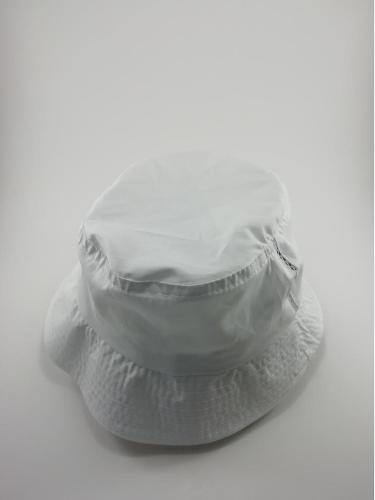 beyaz kova şapka